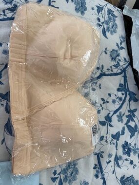 FionaBra Nude Lace-Trim Front Closure Bra for Smooth Support